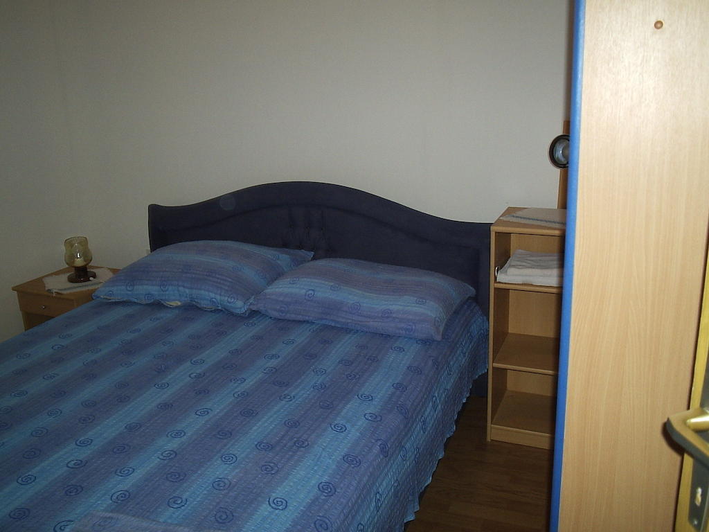 Apartments Holiday Lumbarda Habitación foto