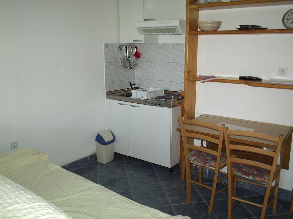 Apartments Holiday Lumbarda Habitación foto