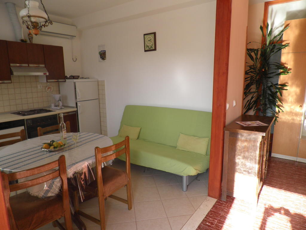 Apartments Holiday Lumbarda Habitación foto